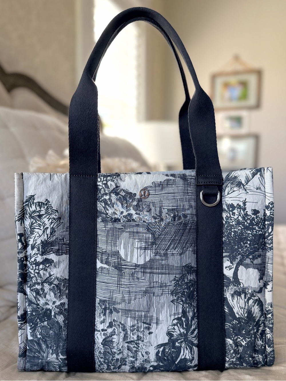 Lululemon Boxy Two-Tone Tote 10L Sketch Toile Turtledove Navy Obsidian